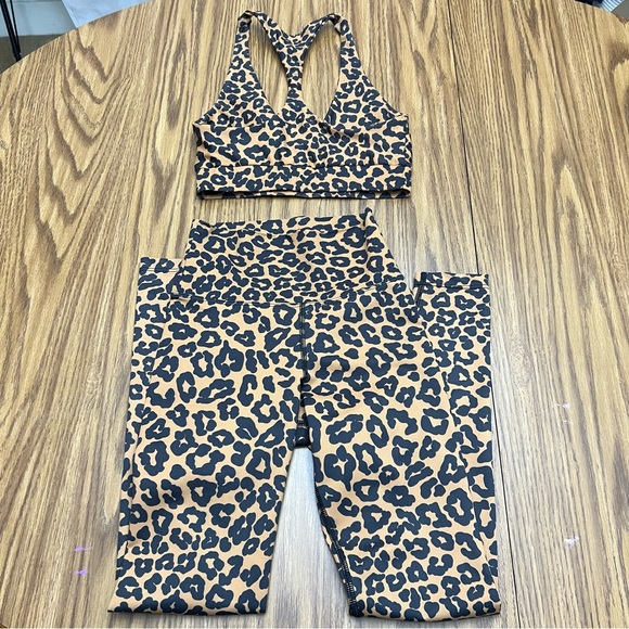 NEW Beach Riot Leopard Set: Twist Top + Piper Legging in Leopard - Picture 4 of 12